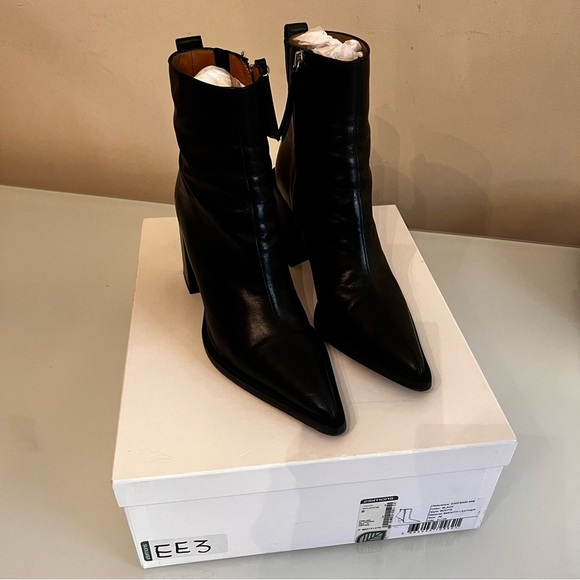 Ami Alexandre Mattiussi Shoes - AMI | Alexandre Mattiussi Sleek Black Staked Heeled Leather designer ankle Boots